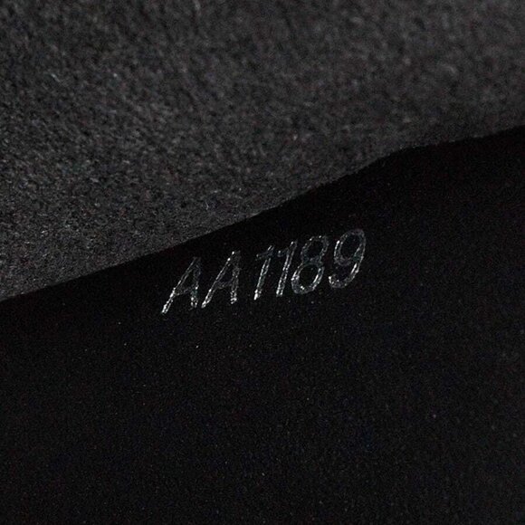 Louis Vuitton Giant Monogram Reverse Canvas Dauphine Bumbag Bag - Picture 11 of 11